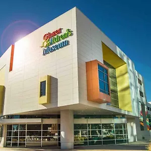 Chic Steps From Armature Works & Downtown Riverwalk Apartment Tampa